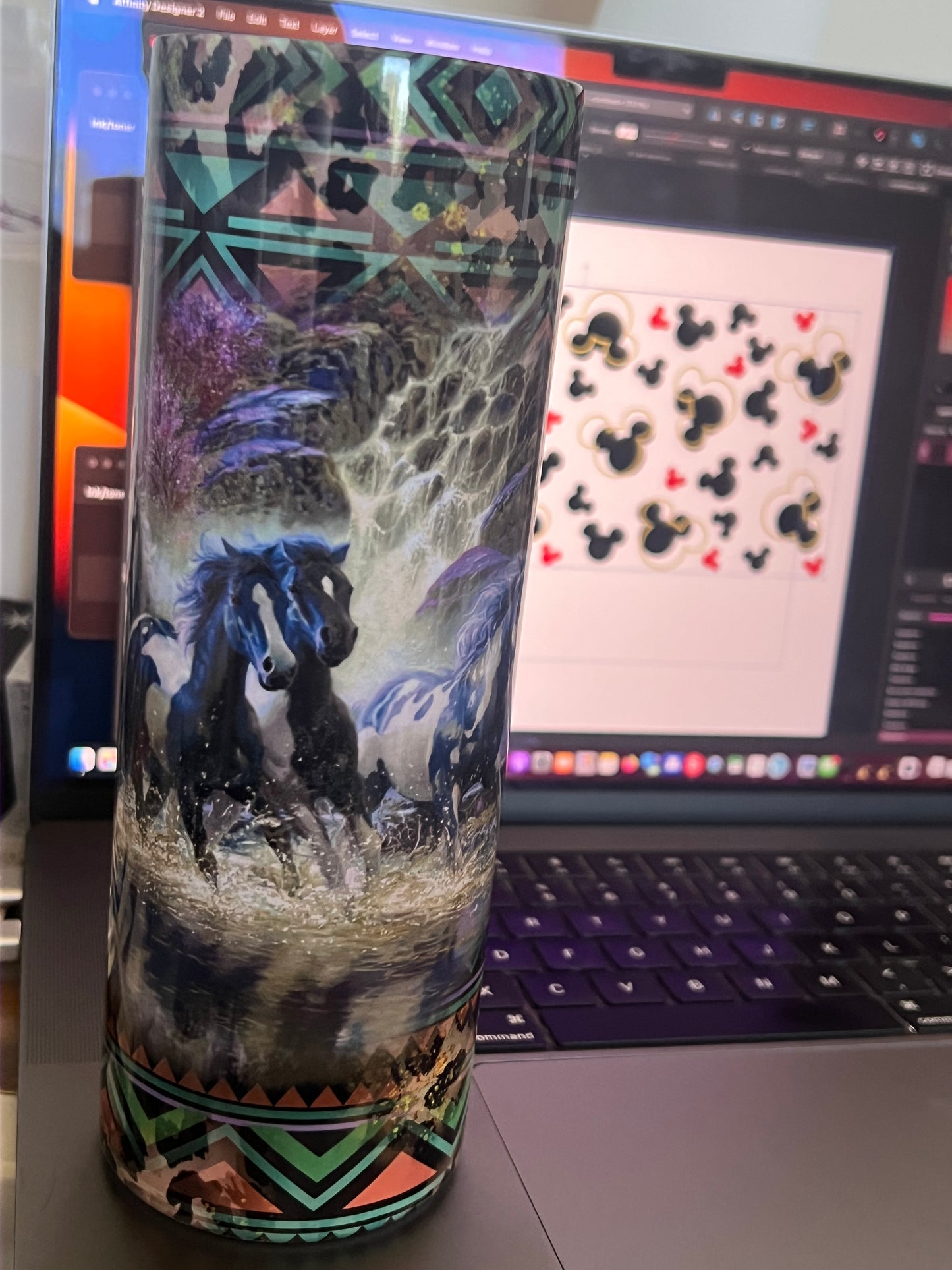 Horse tumbler