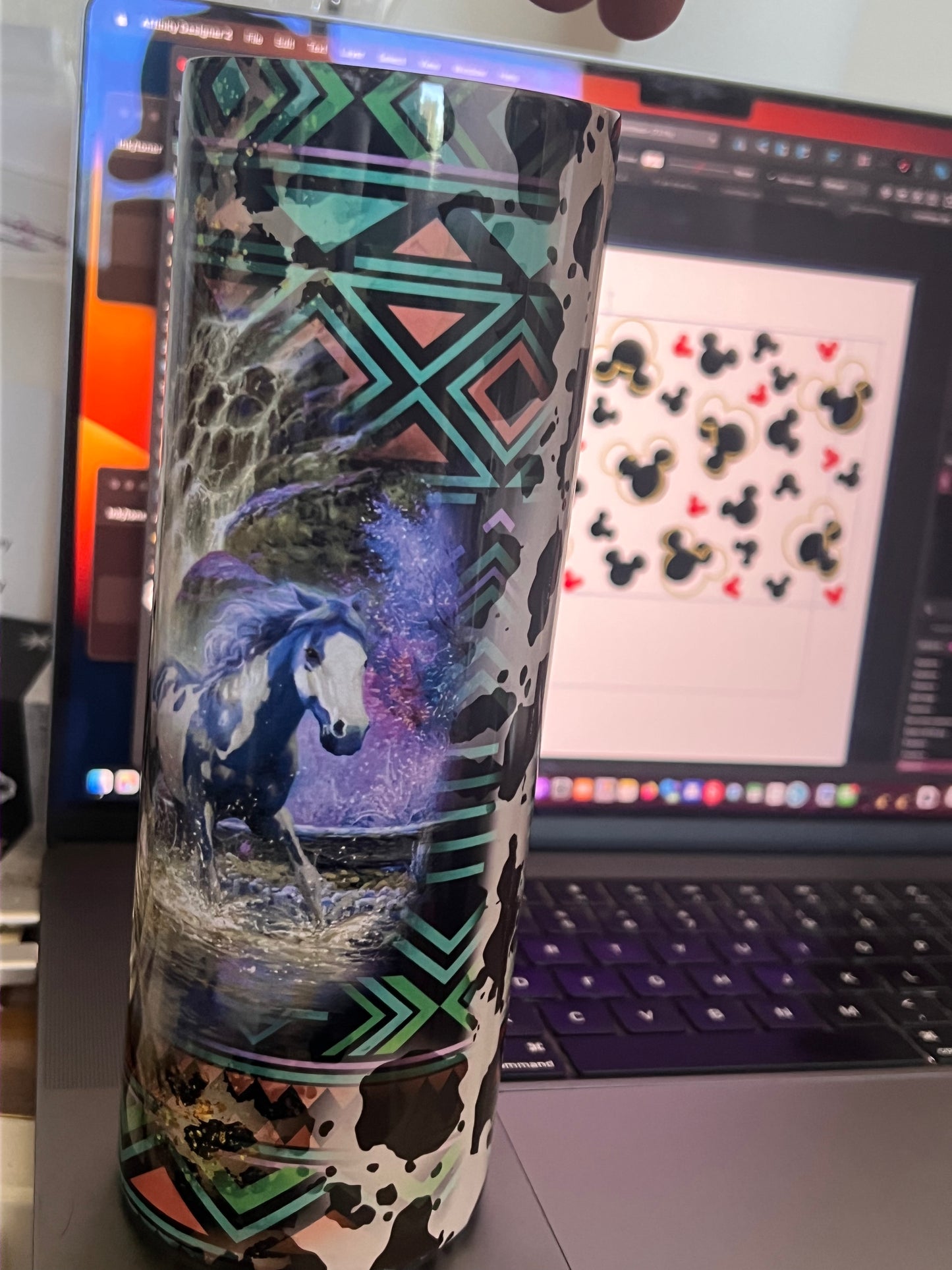Horse tumbler